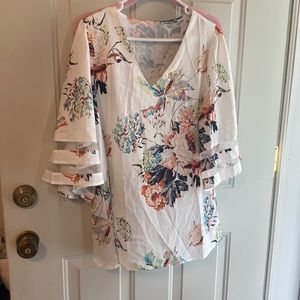 Very cute, flowy top!